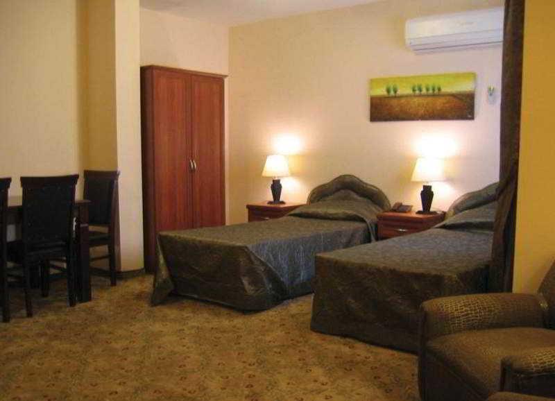 קיירניה Life Hotel מראה חיצוני תמונה