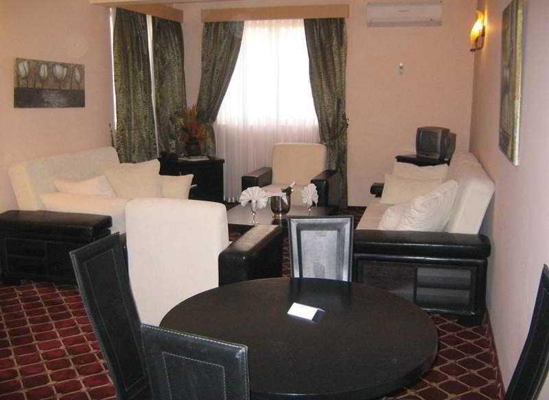 קיירניה Life Hotel מראה חיצוני תמונה
