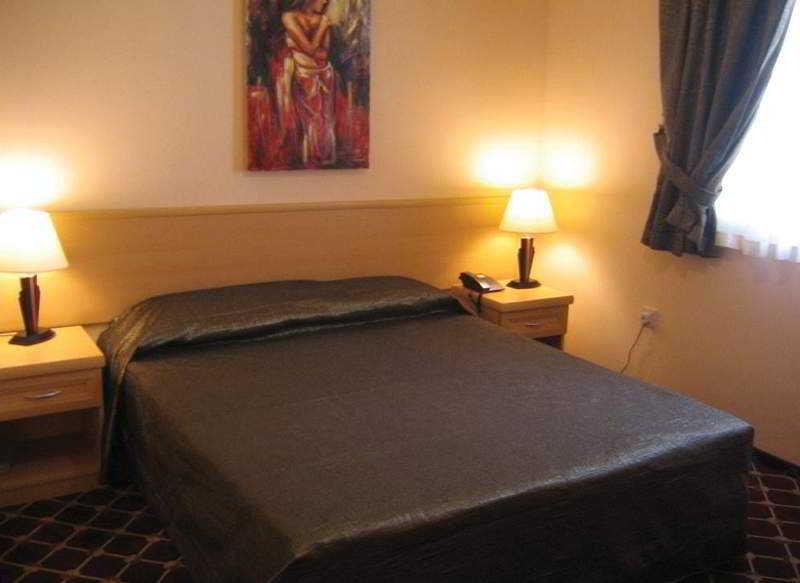 קיירניה Life Hotel מראה חיצוני תמונה